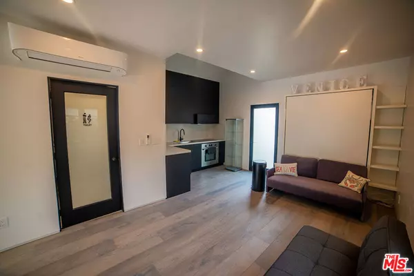 Los Angeles, CA 90291,205 Venice Way