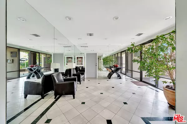 Beverly Hills, CA 90211,116 N Swall DR #501