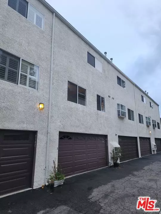 Burbank, CA 91504,9344 Via Crema