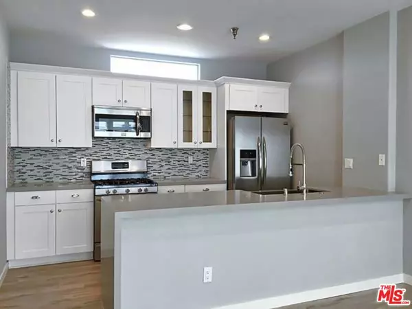 10560 SANTA MONICA #205, Los Angeles, CA 90025