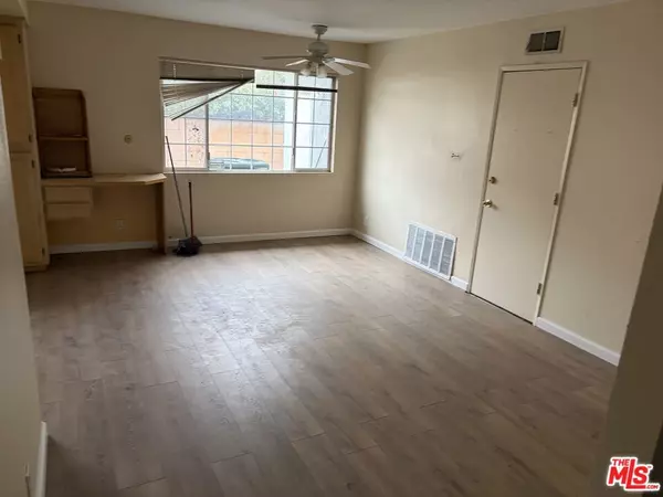 Chatsworth, CA 91311,20477 Mayall ST