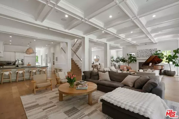 Los Angeles, CA 90049,12090 Chalon RD