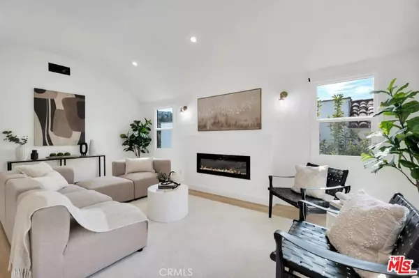 Los Angeles, CA 90026,2222 Valentine ST