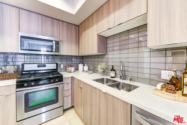 Huntington Beach, CA 92647,7290 Edinger AVE #4051