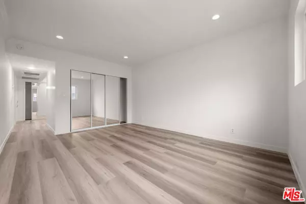 Beverly Hills, CA 90212,423 S Rexford DR #202