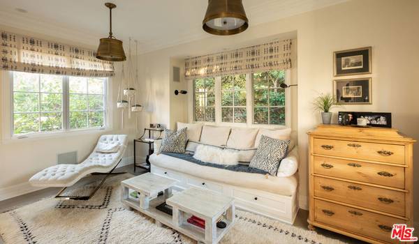 Los Angeles, CA 90046,1614 N Fairfax AVE