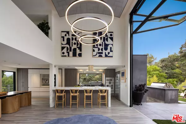 Los Angeles, CA 90068,5751 Valley Oak DR