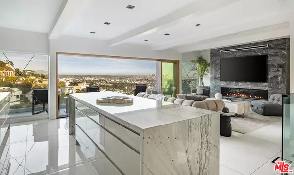 8638 Hollywood BLVD, Los Angeles, CA 90069