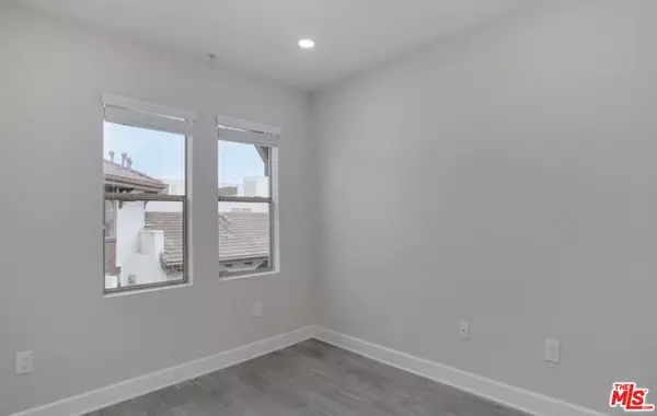 Los Angeles, CA 90036,6280 W 3rd Street #4-413