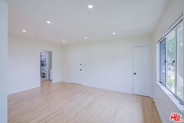 Los Angeles, CA 90025,11825 Iowa AVE #4