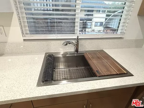 Los Angeles, CA 90006,2115 Venice BLVD #1/2