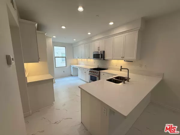 65 Plateau, Irvine, CA 92618