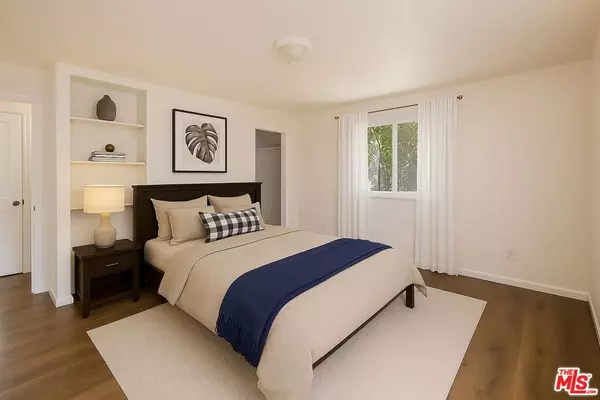 Lake Balboa, CA 91406,7467 N Forbes AVE