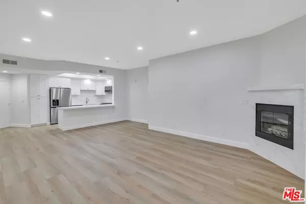 Sherman Oaks, CA 91423,4477 Woodman AVE #207