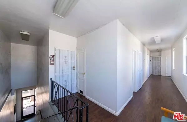 Los Angeles, CA 90035,8881 W Pico BLVD