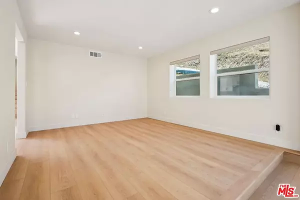 Woodland Hills, CA 91364,5131 Campo RD