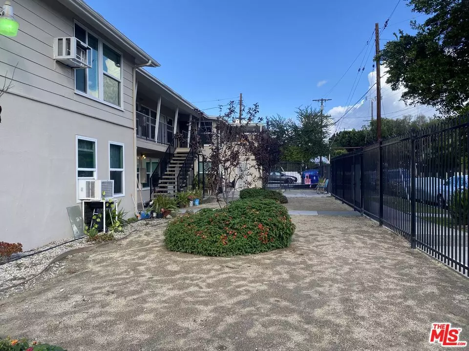 North Hollywood, CA 91605,11903 Vanowen ST