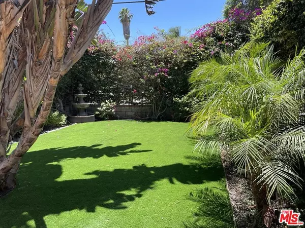 Los Angeles, CA 90048,401 N Kings RD