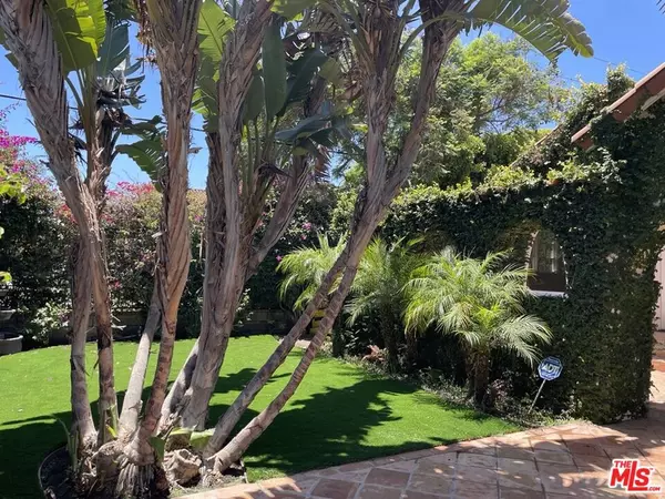 Los Angeles, CA 90048,401 N Kings RD