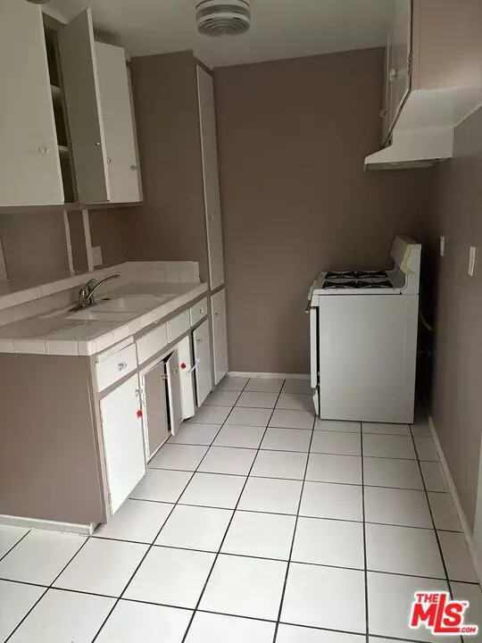 Los Angeles, CA 90006,961 S Kenmore AVE