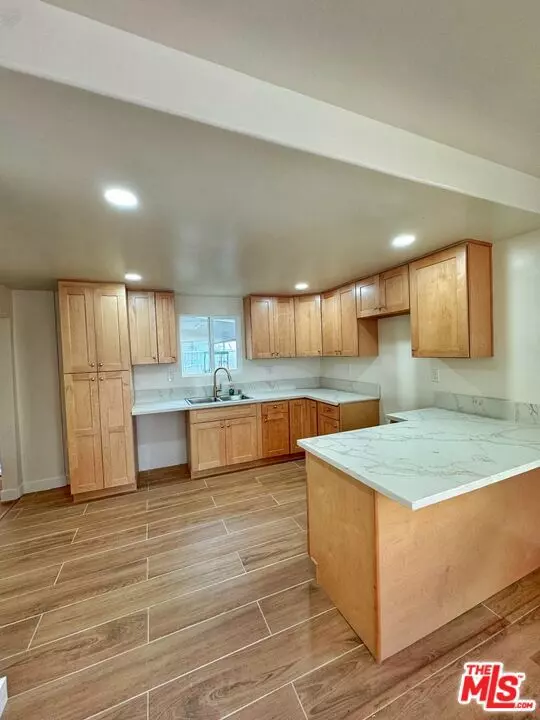 Inglewood, CA 90301,619 Elm AVE