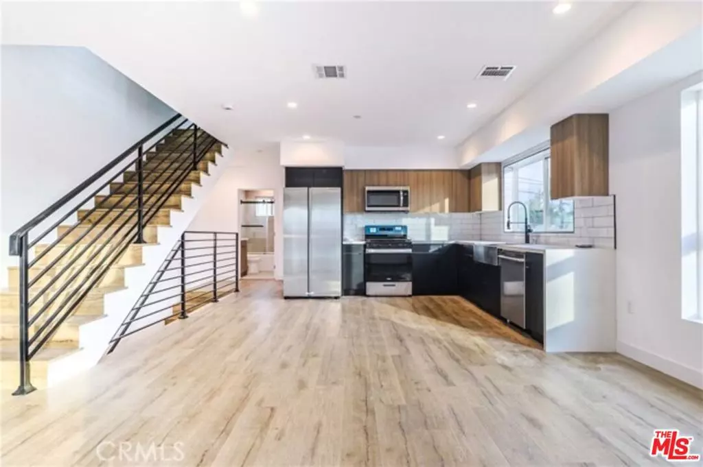 North Hollywood, CA 91601,10810 Hesby ST