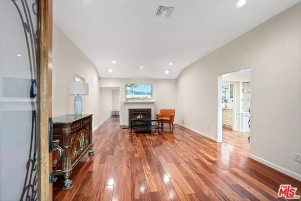 Valley Village, CA 91601,5324 Irvine AVE