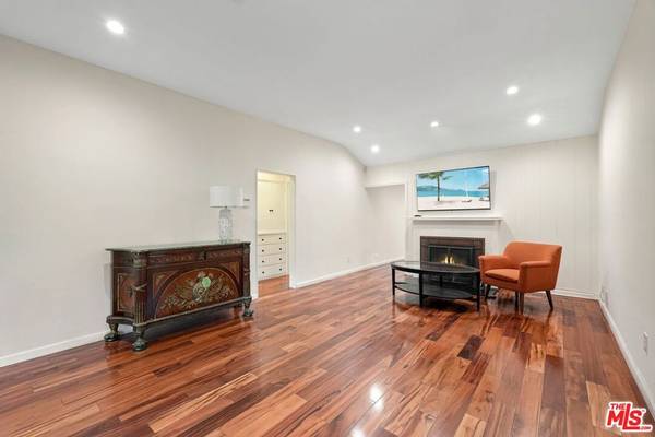 Valley Village, CA 91601,5324 Irvine AVE