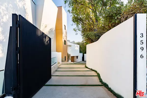 Studio City, CA 91604,3596 Woodhill Canyon RD