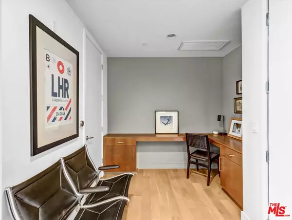 Los Angeles, CA 90028,6001 Carlton WAY #410