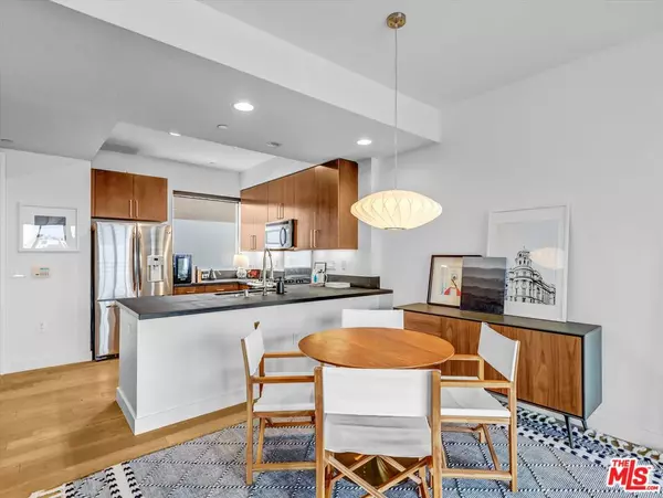 Los Angeles, CA 90028,6001 Carlton WAY #410