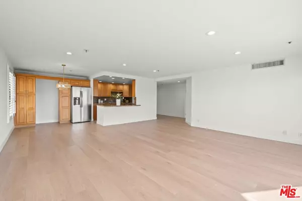 Los Angeles, CA 90005,727 S Ardmore AVE #1002