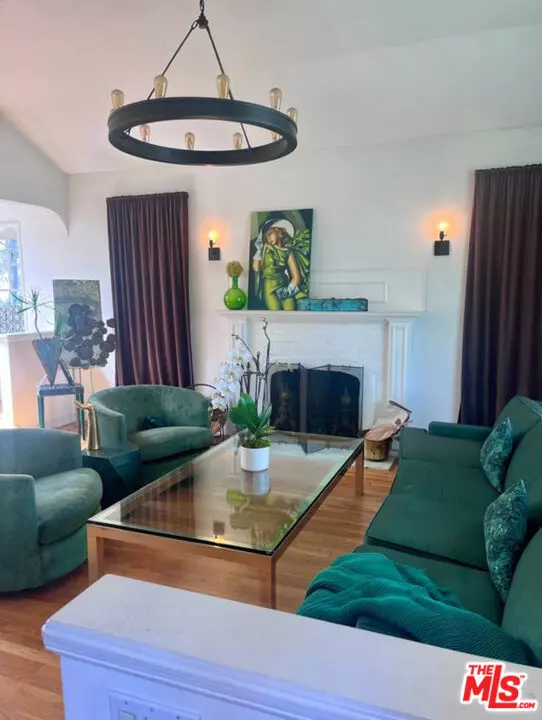 Los Angeles, CA 90034,8650 Olin ST