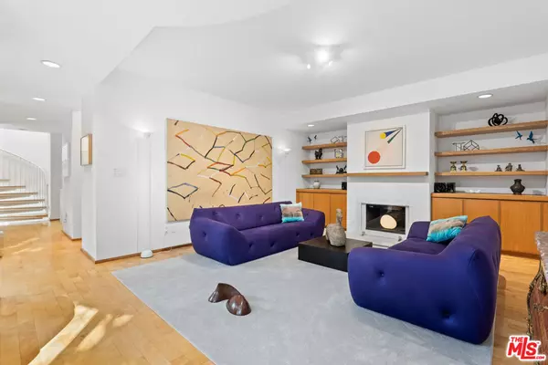 Beverly Hills, CA 90210,10045 Reevesbury DR