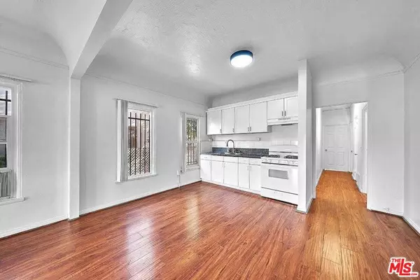 Los Angeles, CA 90019,1414 S Bronson AVE