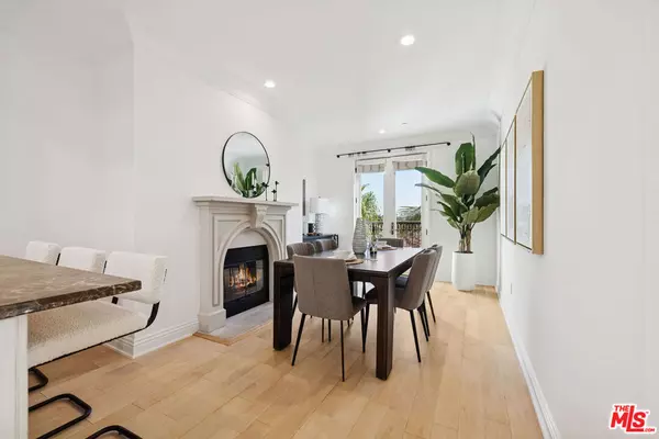 Beverly Hills, CA 90212,261 S Reeves DR #PH3