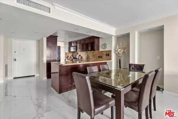 Marina Del Rey, CA 90292,4267 Marina City DR #412