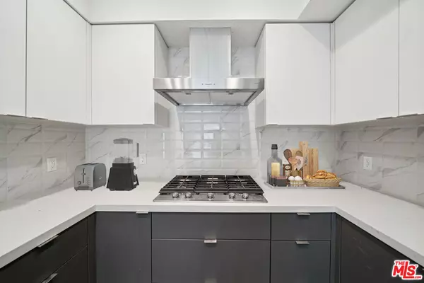 Los Angeles, CA 90035,1051 S Corning ST #102