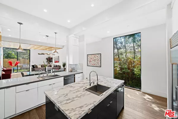 Los Angeles, CA 90035,1612 S Wooster ST #1