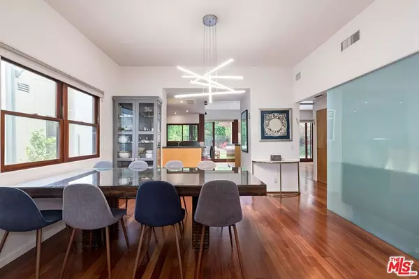 Los Angeles, CA 90035,1509 S Crest DR