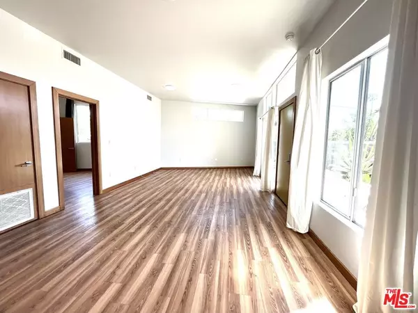 West Hollywood, CA 90048,501 N San Vicente BLVD