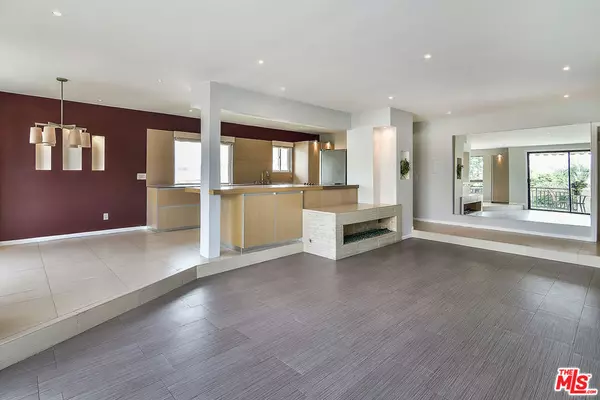 Los Angeles, CA 90049,11920 DOROTHY ST #302