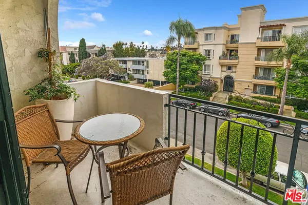 Los Angeles, CA 90049,11920 DOROTHY ST #302