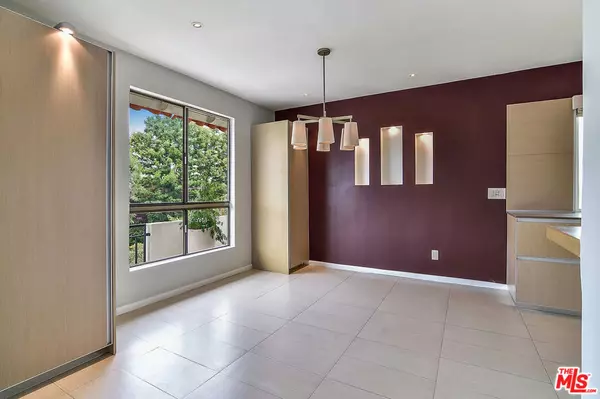 Los Angeles, CA 90049,11920 DOROTHY ST #302