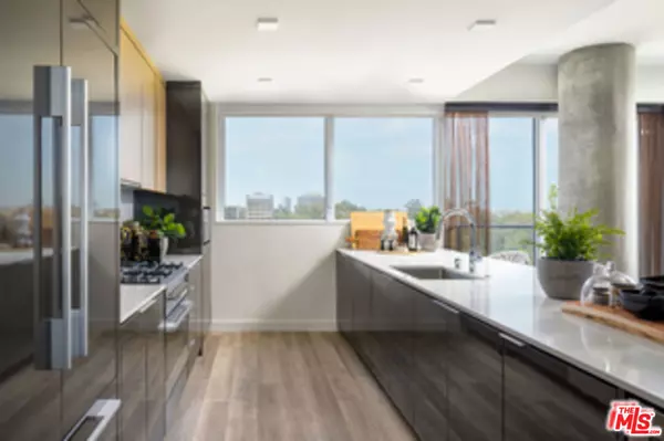 San Diego, CA 92103,525 Olive Street #809