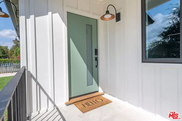 North Hollywood, CA 91601,5808 Irvine AVE