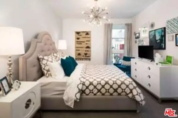 West Hollywood, CA 90046,7141 Santa Monica BLVD #429