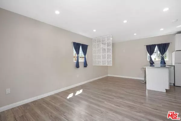 Canoga Park, CA 91303,22012 Covello