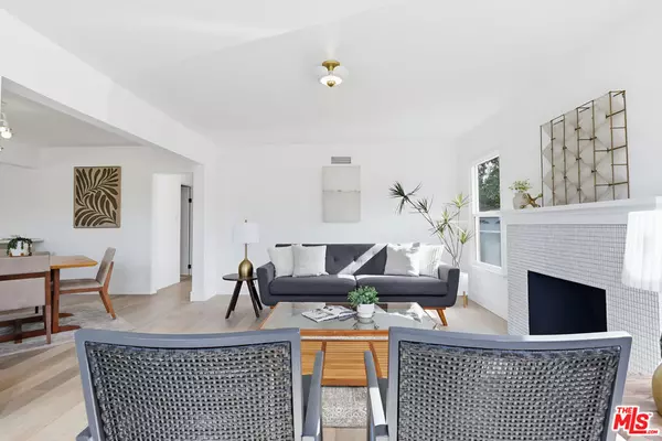 Los Angeles, CA 90047,9402 S Van Ness AVE