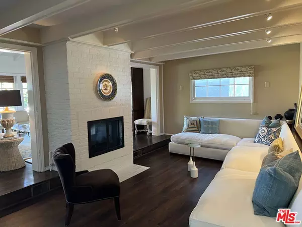 Los Angeles, CA 90046,8050 Mulholland DR